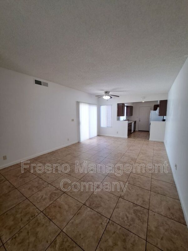 Building Photo - 543 W Alamos Ave