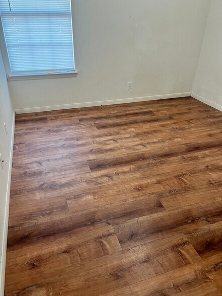 Building Photo - 1301 Chips Dr