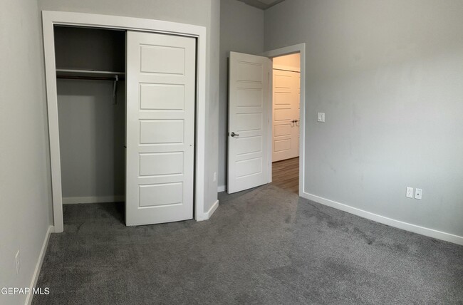 Building Photo - 10129 Red Vly