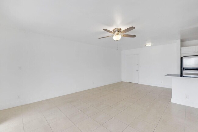 Building Photo - 3040 NE 16th Ave