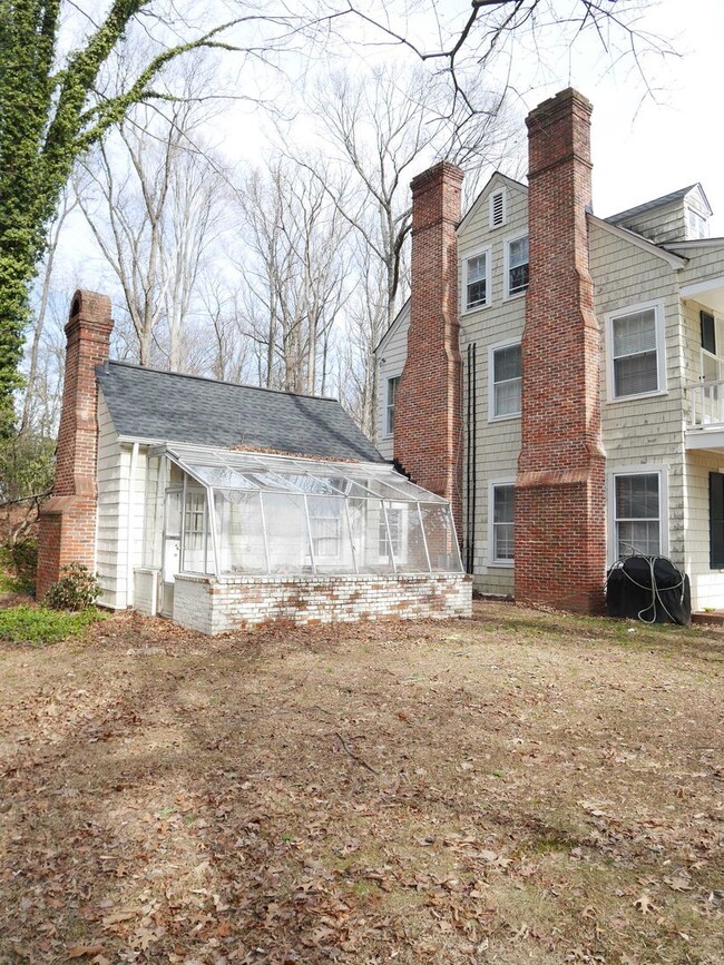 Building Photo - Stunning 1928 Estate Home in Caves Valley ...