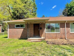 Building Photo - 5435 Lantana Ave