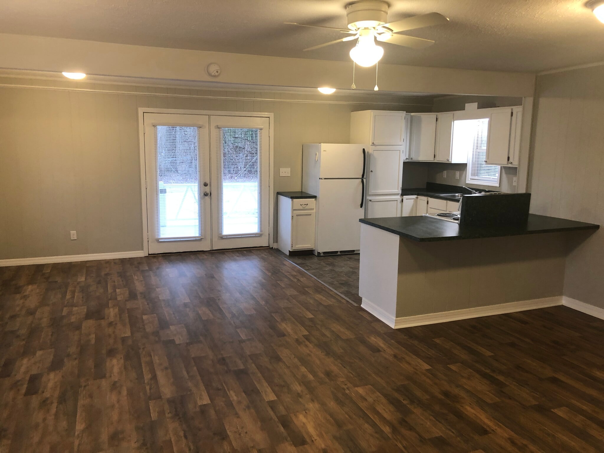 Living/Dining/Kitchen Area - 208 cagle rd