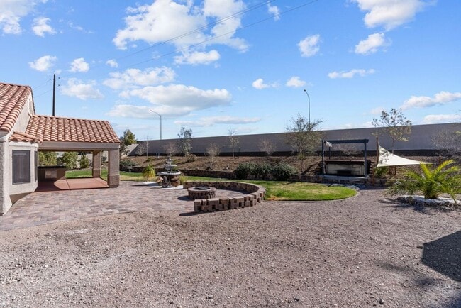 Building Photo - Spacious Single Story, 4 Bedroom "Henderso...