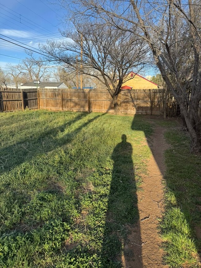 Building Photo - Heart of Lubbock 1/1 Duplex