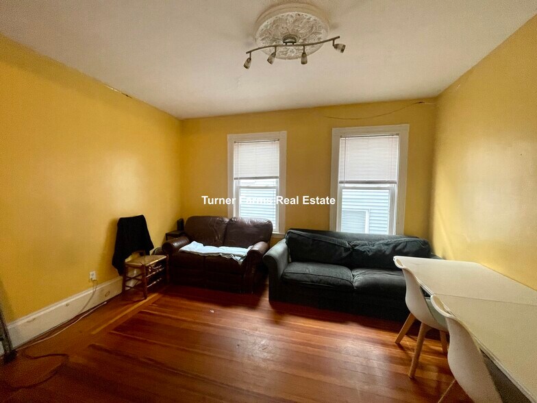 Building Photo - 12 Bucknam St