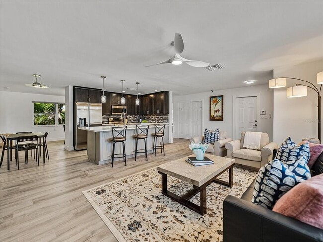 Building Photo - 7125 Shore Dr S