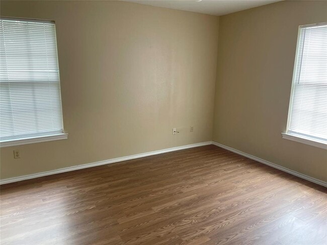 Building Photo - 2209 Creekside Ln
