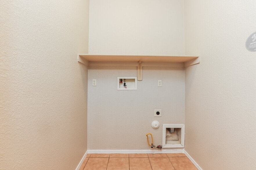 Building Photo - 3430 Avenida Bonita