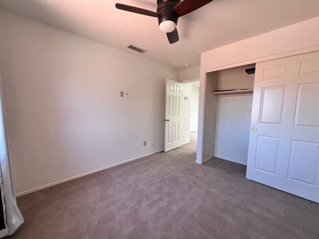 Building Photo - Ahwatukee Charmer!