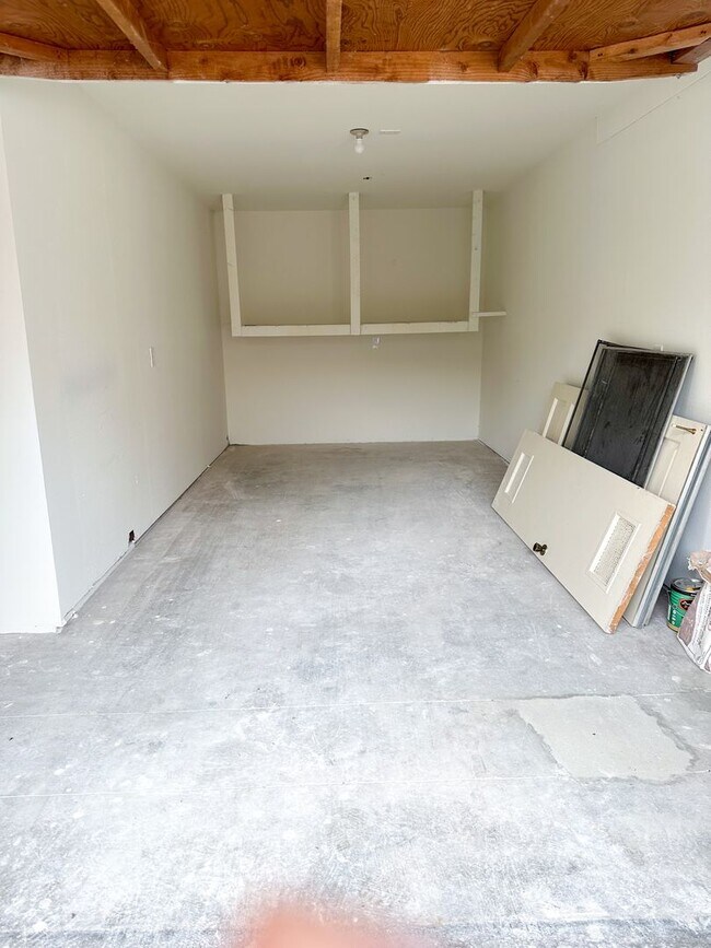 Building Photo - 922 Benito Ave