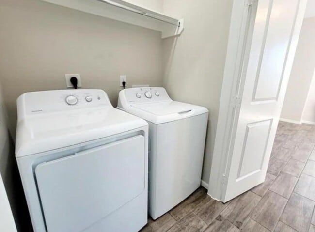 Building Photo - 1304 Petri Dr