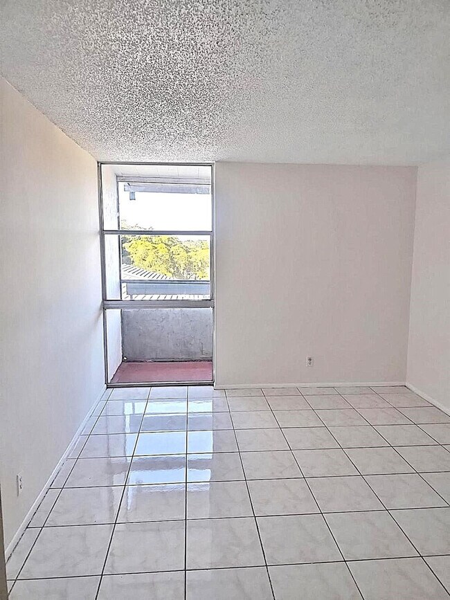 Building Photo - 2017 NW 46th Ave