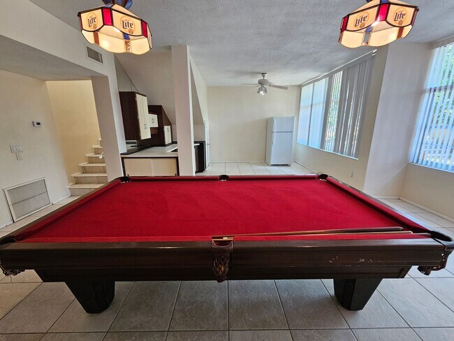 Building Photo - 6 Bedroom/3 Bath home in Black Acres