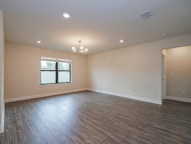 Building Photo - 5204 Jasper Square