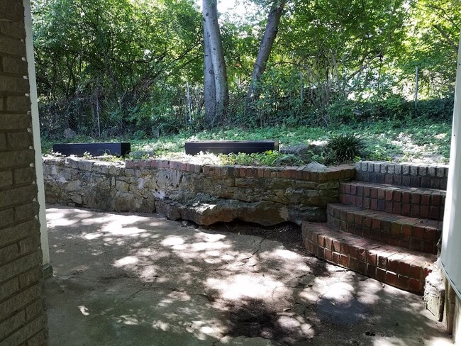 Building Photo - 2827 Brunswick Dr