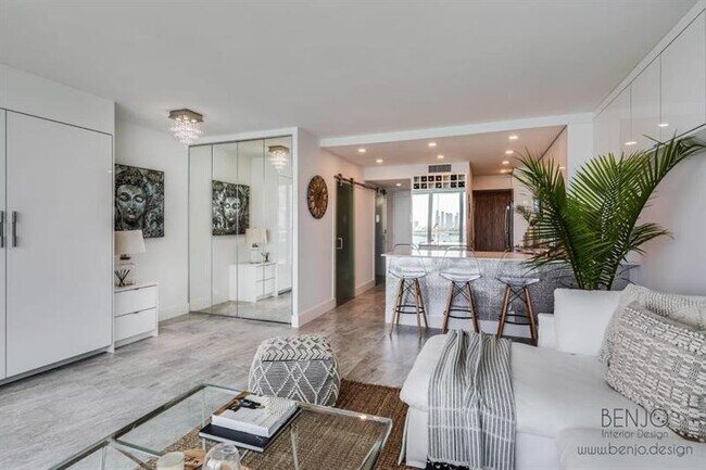 Building Photo - 1000 West Ave