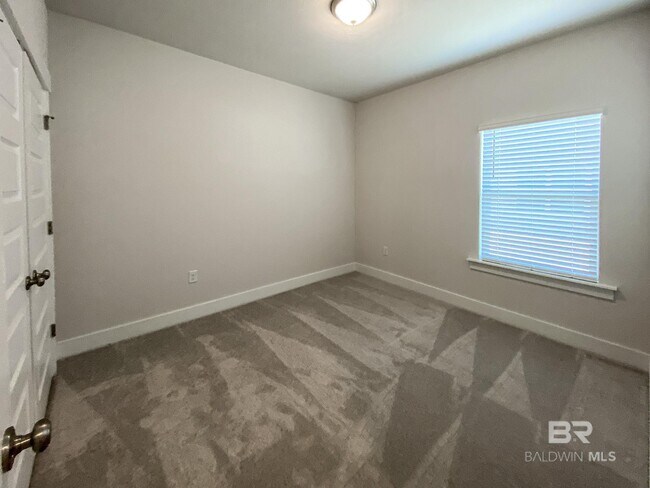 Building Photo - 324 Wickman Ave