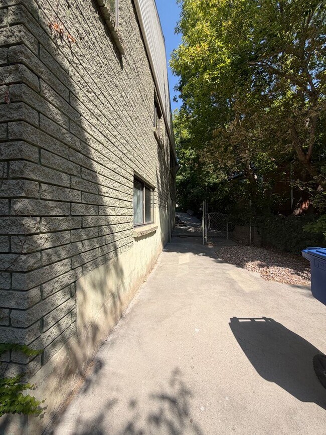 Building Photo - 4132 S Carter Cir