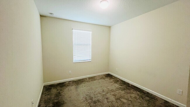 Building Photo - 4 bed 3.5 bath Townhouse In Storey Lake