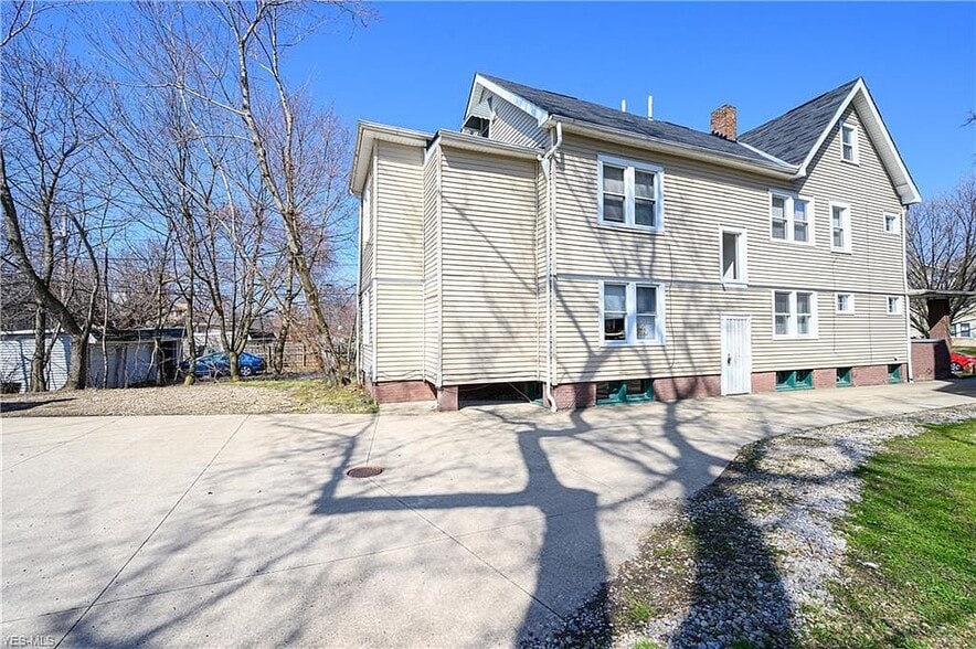 Driveway-Side-door - 1686 Eddington Rd