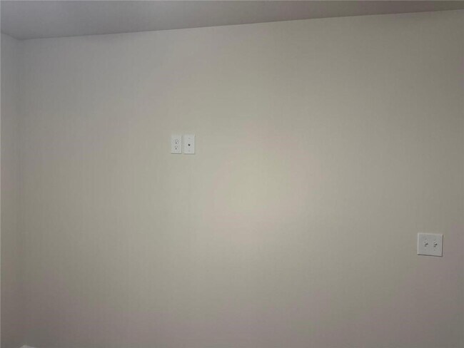 Building Photo - 635 Ben Higgins Rd