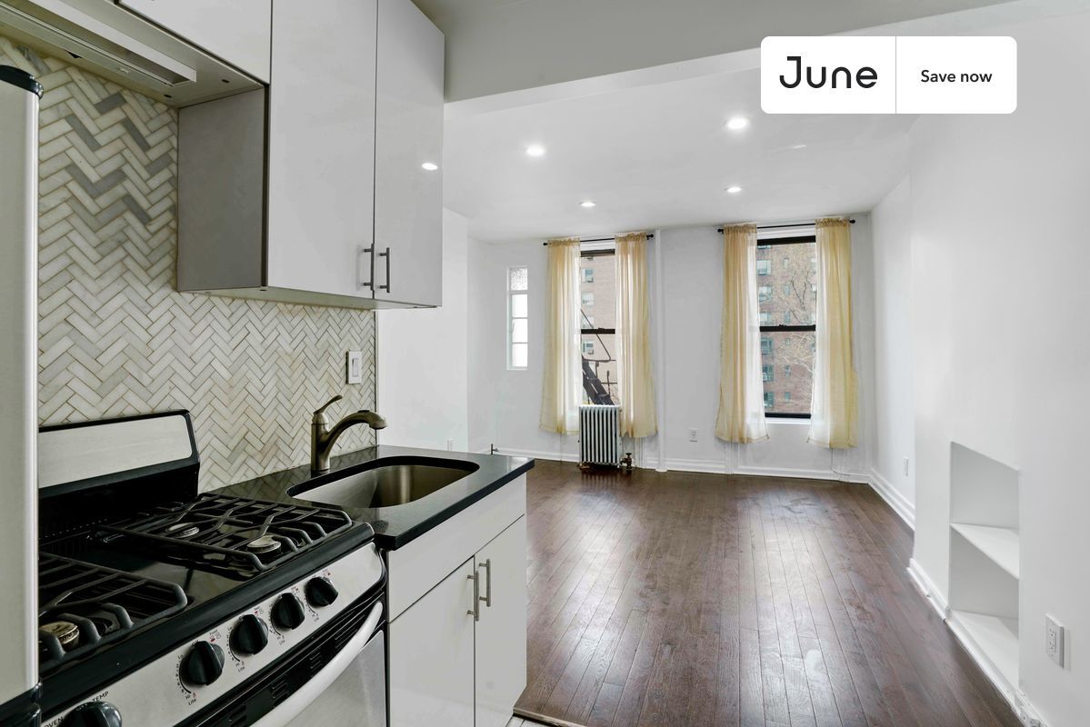 Building Photo - 534 E 14th St