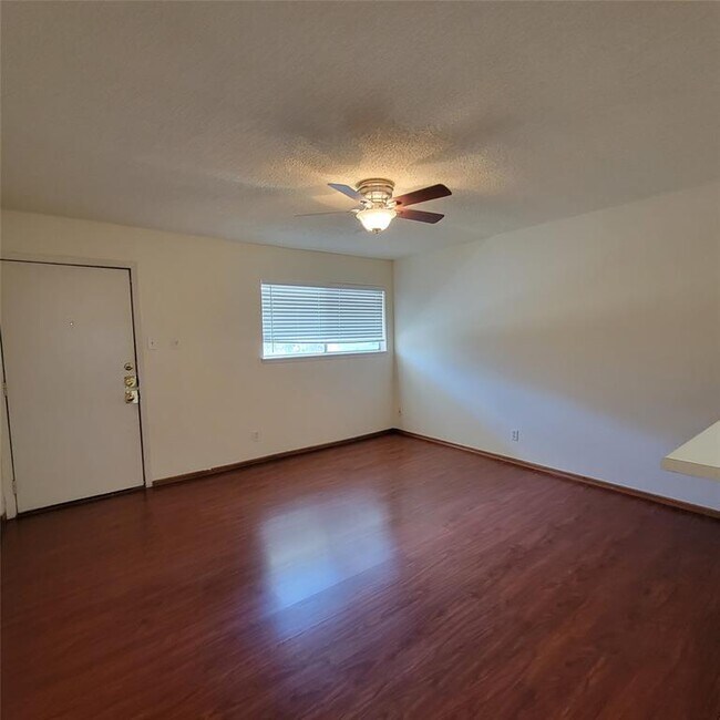 Building Photo - 1328 Bomar St