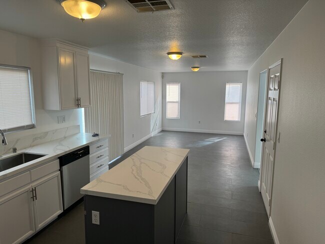 Building Photo - 1711 E 68th St