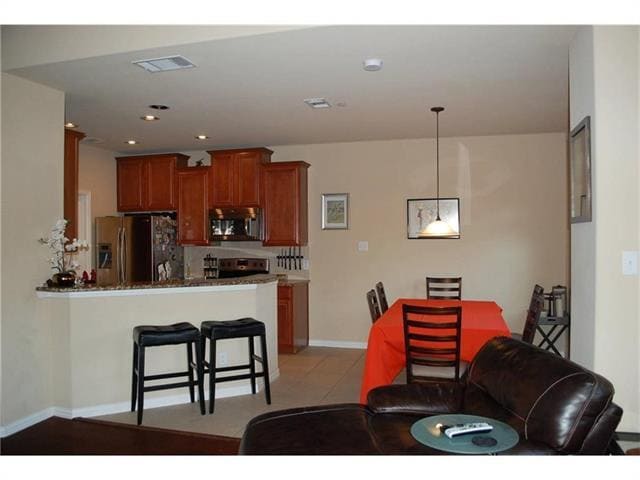 Building Photo - 945 Wellington Dr
