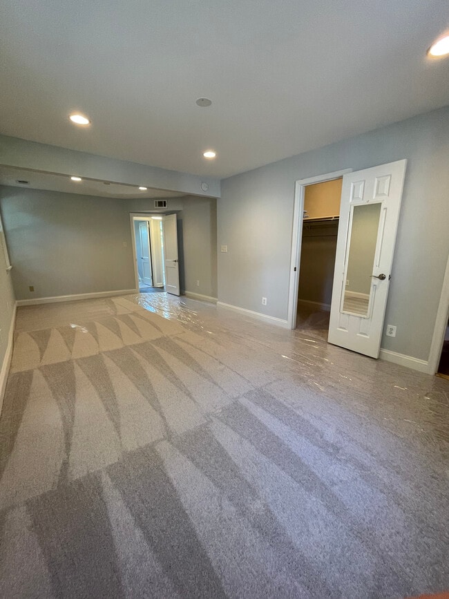 Building Photo - 3128 Headrow Cir