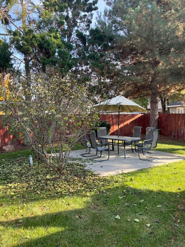 Interior Photo - 2809-2815 W Pleasanton Ave
