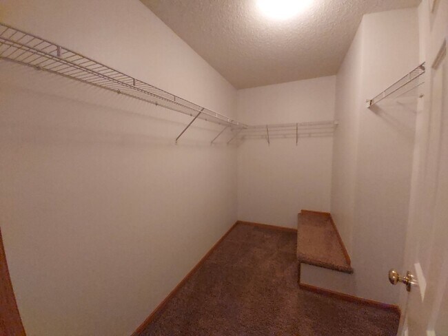 Building Photo - Great 3 Bedroom Townhome in Dancing Waters of Woodbury