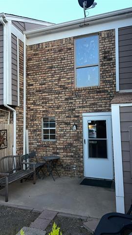 Building Photo - 705 Lee St