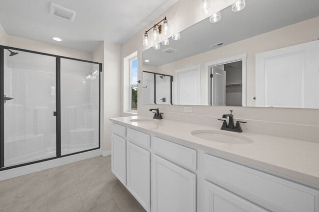 Building Photo - Newer home in Caldwell!