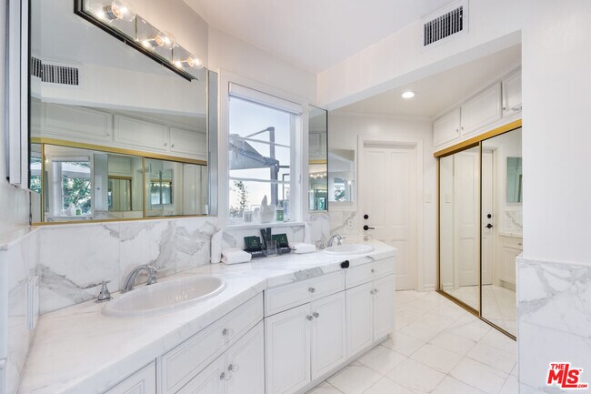Building Photo - 1398 Miller Dr