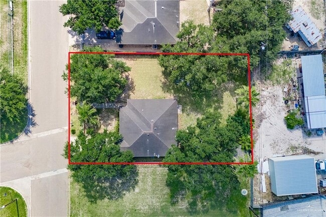 Building Photo - 2702 Blue Jay St
