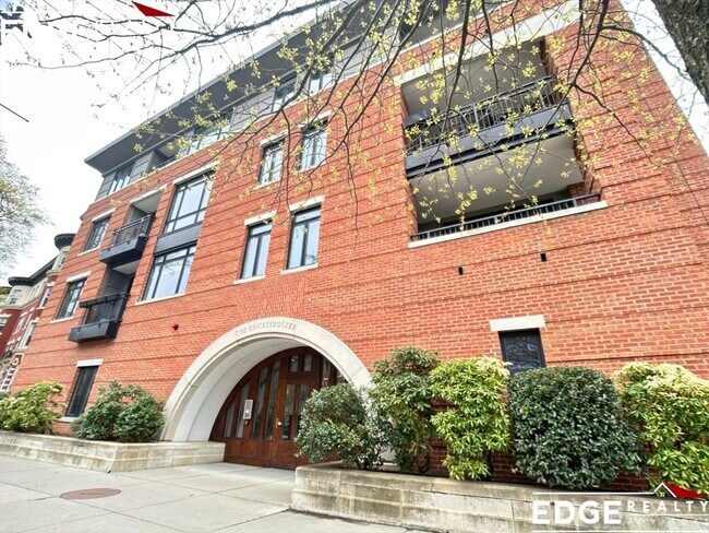 Building Photo - 1601 Beacon St