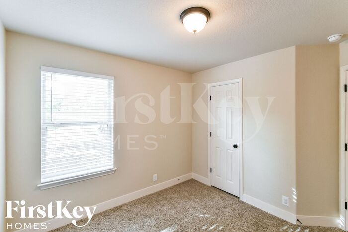 Building Photo - 6518 Woodstock Dr
