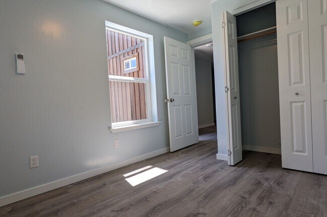 Building Photo - 287-247 S Westhaven Dr