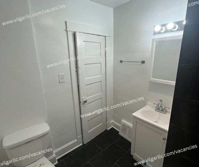 Building Photo - 4855 White Oak Ave