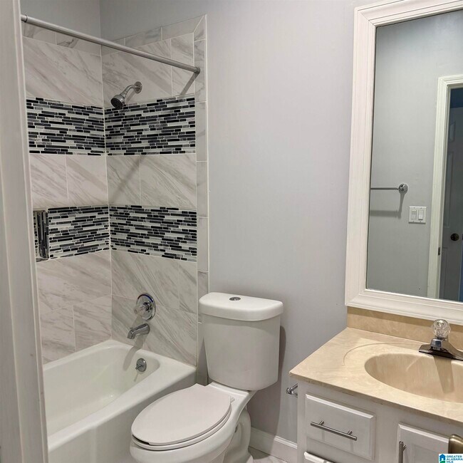 Building Photo - 1932 Waterford Pl