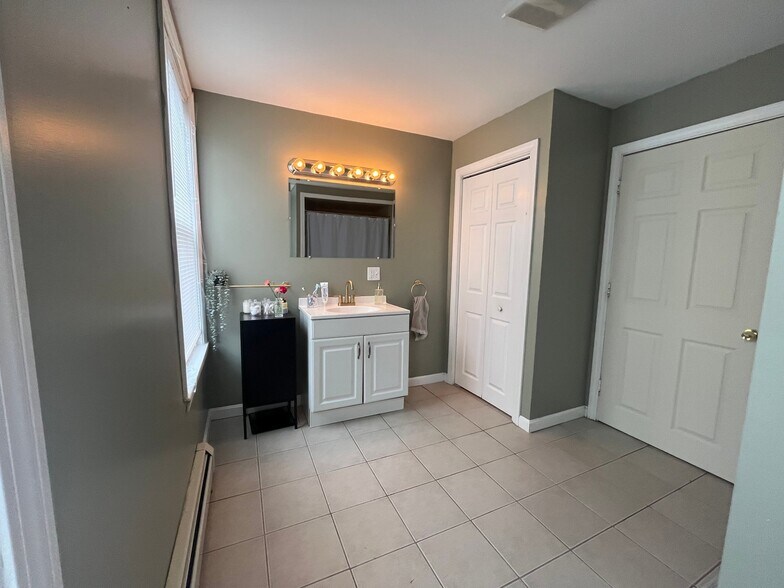 Building Photo - 237 3rd Ave