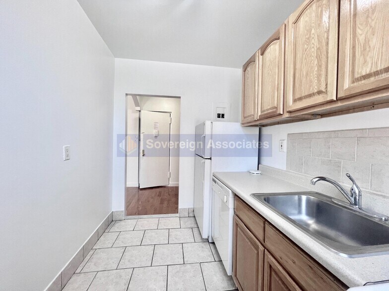 Building Photo - 55 Ellwood St