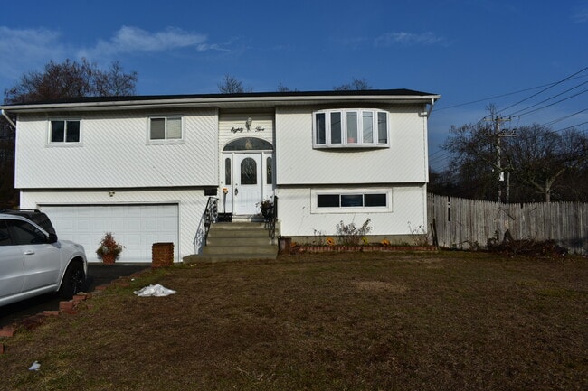 Building Photo - 85 Cedar Dr