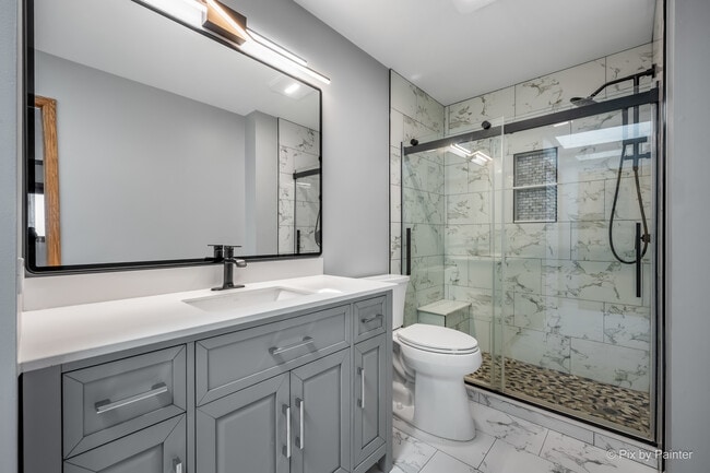 Building Photo - 2083 Maplewood Cir