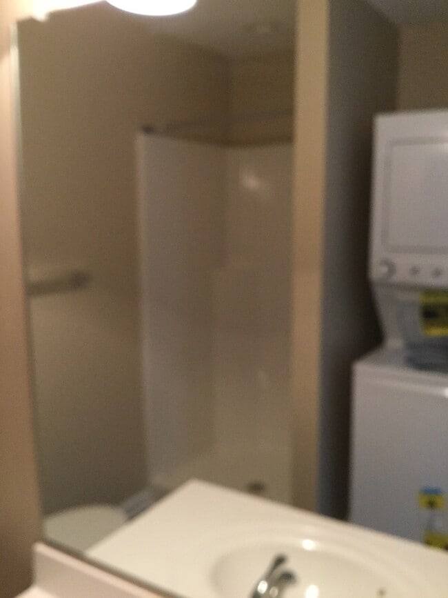 Building Photo - Newly Renovated 1 bedroom/1 bath in Williamsburg