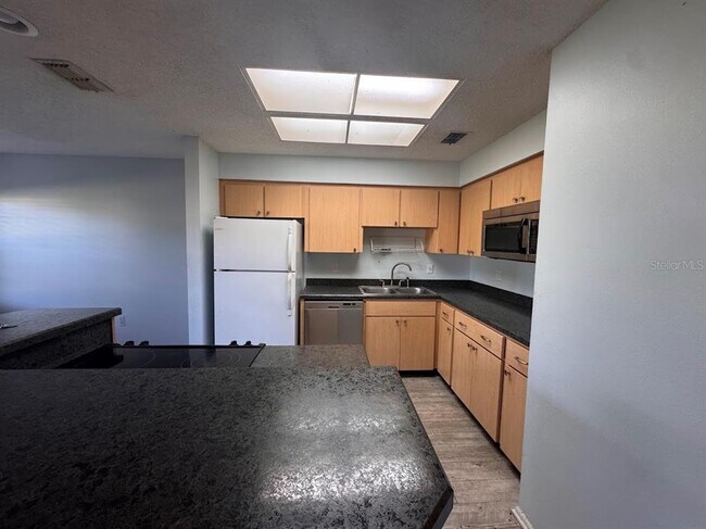 Building Photo - 670 Green Valley Rd