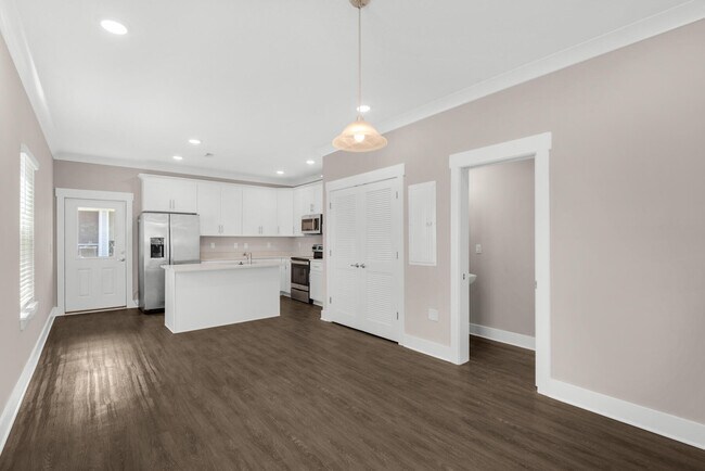 Building Photo - 384 Date Palm Ln