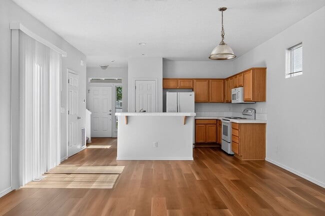 Building Photo - 1506 SE Kobus Way